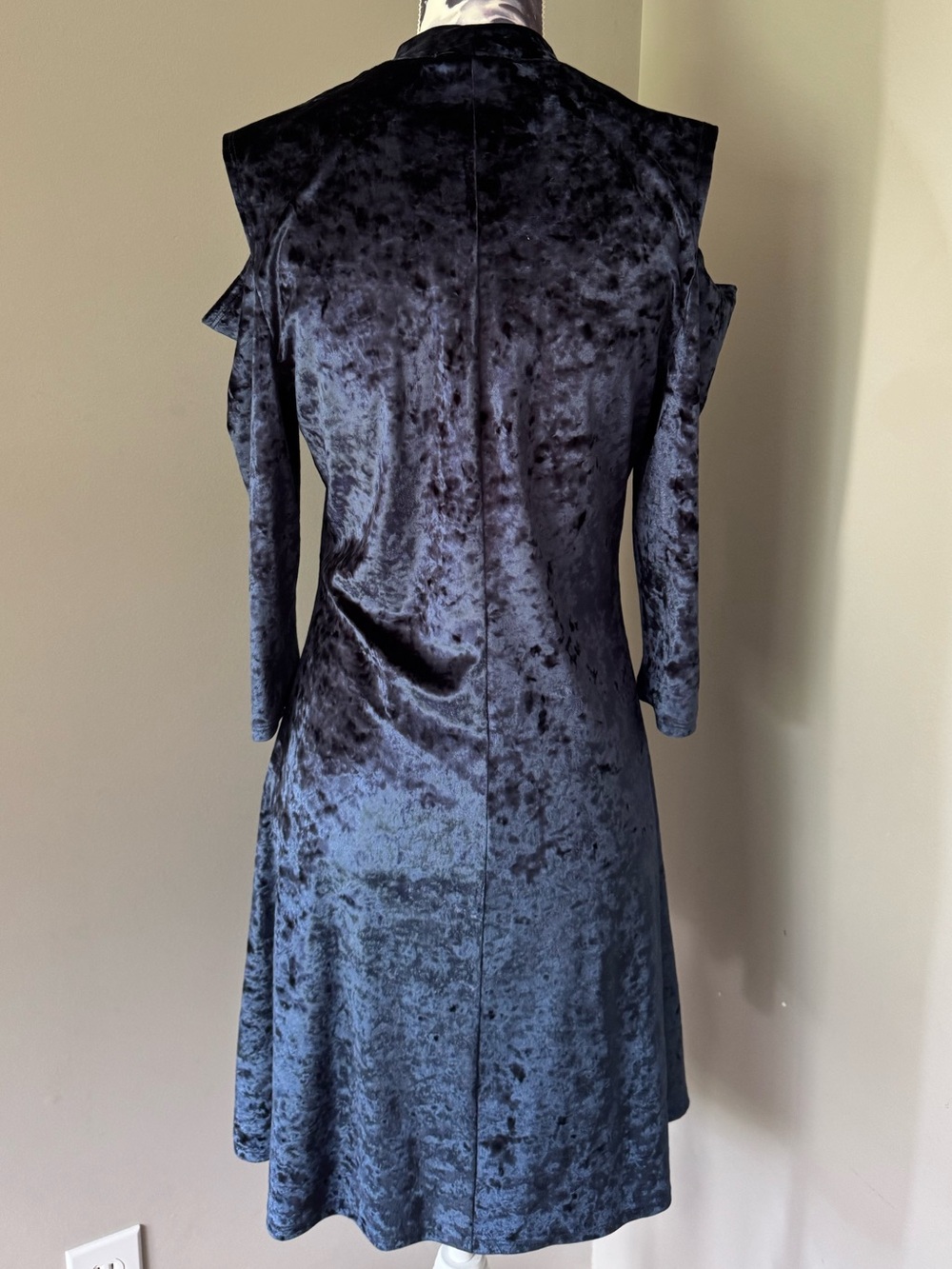 Suzy Shier Velvet Cold Shoulder Navy Dress - Picture 3 of 7